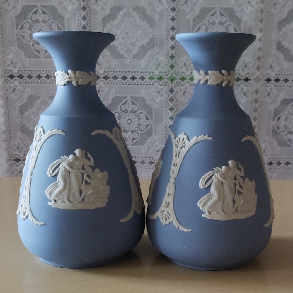 Vintage Wedgewood Jasperware Stoneware Blue and White Bud Cameo Posy Vase